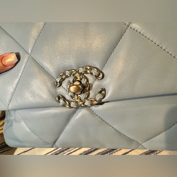 ❌ SOLD ❌ Chanel 19 Large ( 2021 )💲7️⃣0️⃣0️⃣0️⃣ - Picture 10 of 16